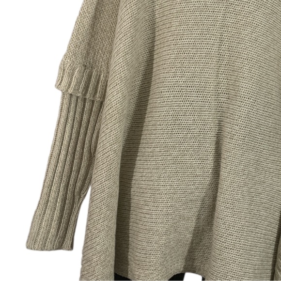 Ardene Beige Batwing Sleeve  Size L - Picture 7 of 12